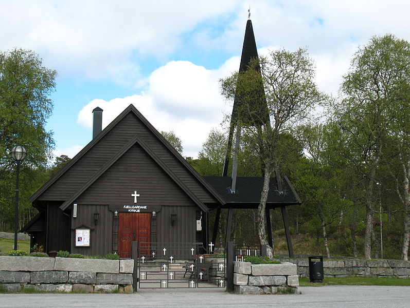 File:Bykle, Fjellgardane kyrkje frå vest.JPG