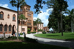 Fachada del palacio Cà d'Zan, residencia del matrimonio Ringling vecina al museo.