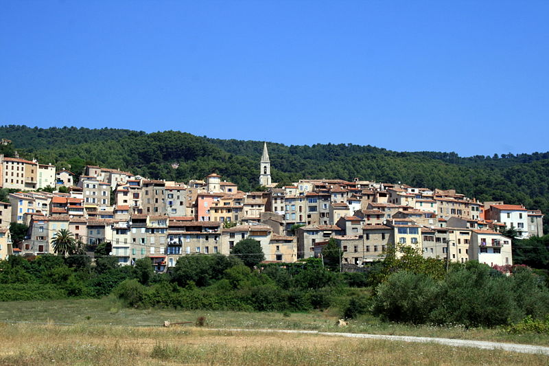 File:Callas vue générale du village.jpg