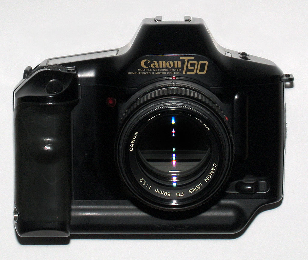 Canon T90, forme ergonomique, 1986.