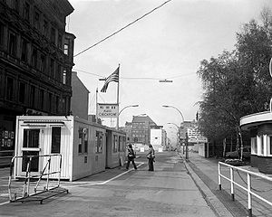 Checkpoint Charlie: Hraničný priechod