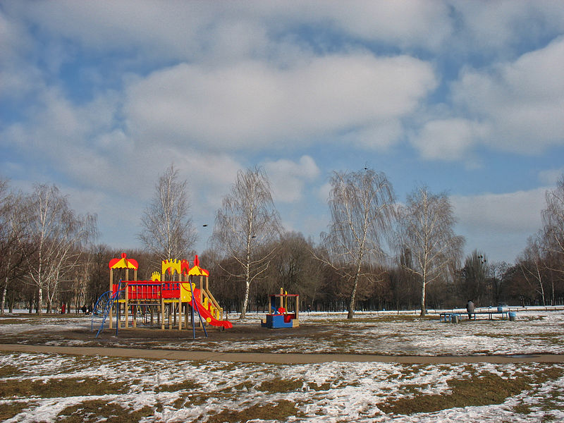 File:Cherkasy Khimikiv public garden 01.JPG