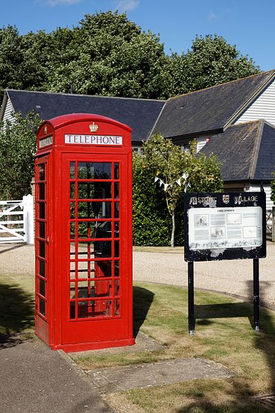 File:Chillenden Kent England - K6 telephone kiosk and village information board.jpg