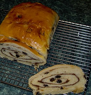 Cinnamon swirl raisin bread.jpg