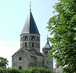 De twee overgebleven Romaanse torens van de kloosterkerk in Cluny.