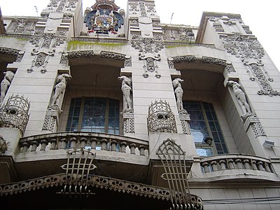 Metal work, ceramics and statues at the facade of Club Español building [es] in Rosario (1912)