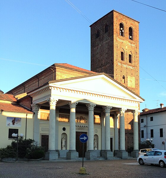 File:Collegiata dei santi Agata e Giorgio, chiesa a Santhià, Italy.jpg