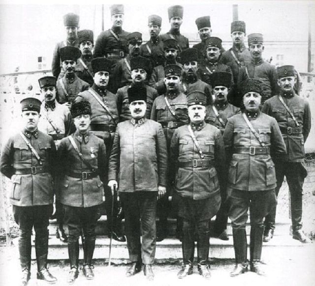 Commanders of the Army of Ankara government: 1st line: Ferik Ali Fuat (Cebesoy), Ferik Cevat (Çobanlı), Müşir Fevzi (Çakmak), Ferik Kâzım Karabekir, F