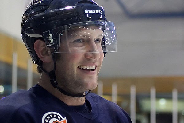 St. Louis Blues player David Backes with ice hockey helmet.