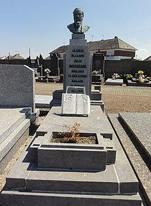 Denain - Denain Cemetery (A070, grób Julesa Mousserona). JPG