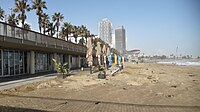 El dia després del temporal Glòria les destrosses eren notables i el mar s'havia endut bona part de la platja, però feia bon temps i les onades eren espectaculars.