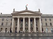 O pórtico hexastilo grego do General Post Office (Dublin) concluído em 1818