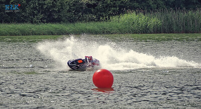 File:Ełk aquabike 03.07.2021 27.jpg