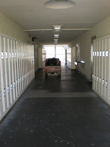 File:ECHS SSF hallway with lockers.JPG