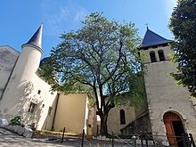 Le château Bietrix à côté de l'église Saint-Pierre