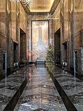 Fifth Avenue lobby EmpireStateBuilding2019LobbyLookingWest.jpg