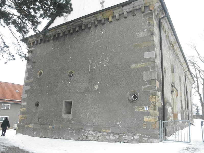 File:Eschenbergen - Westwand der Wehrkirche.jpg