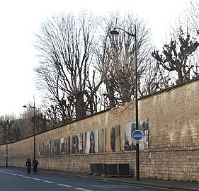 Mur d'enceinte de l'hôpital Sainte-Anne, côté rue de la Santé.