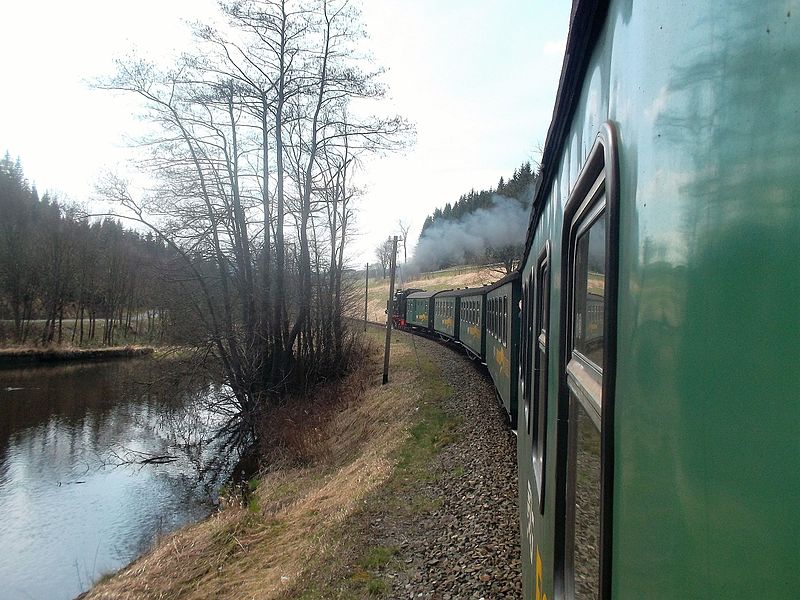 File:Fichtelbergbahn auf Tour am 12. April 2016 (3).JPG