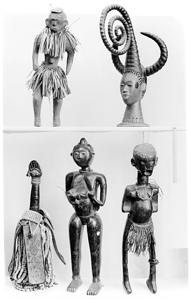 File:Five African statues, effegies Wellcome M0017394.jpg