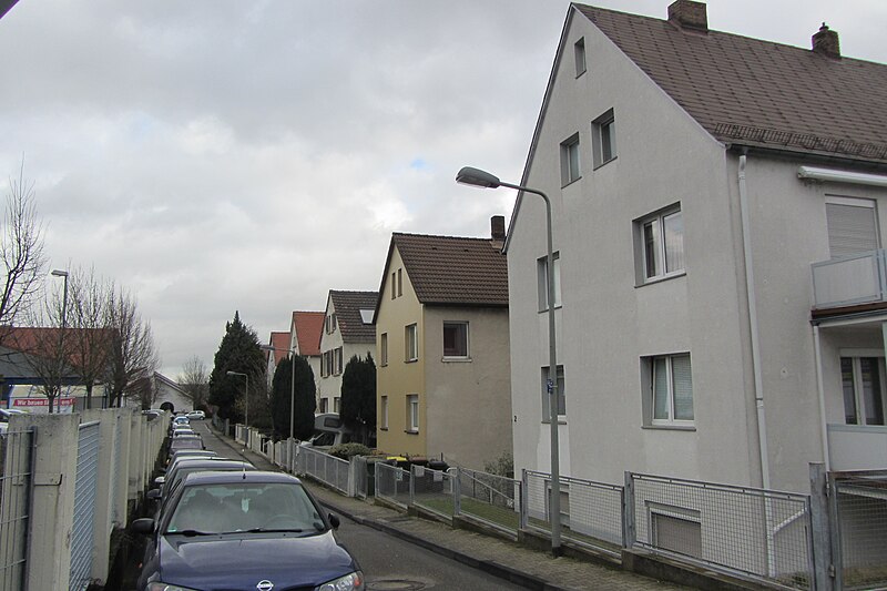 File:Frankfurt-Heddernheim - Niederschelder Weg.JPG