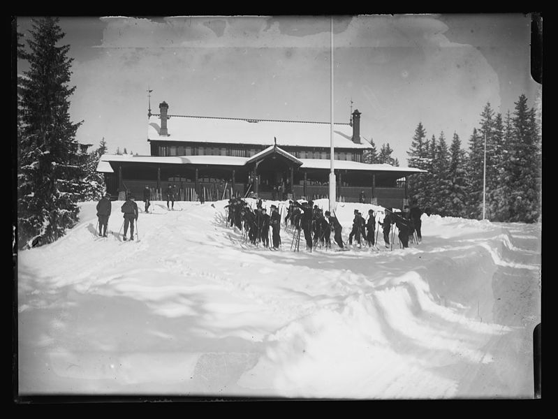 File:Frognersæteren Sportshalden - no-nb digifoto 20160301 00108 NB NS NM 09827.jpg