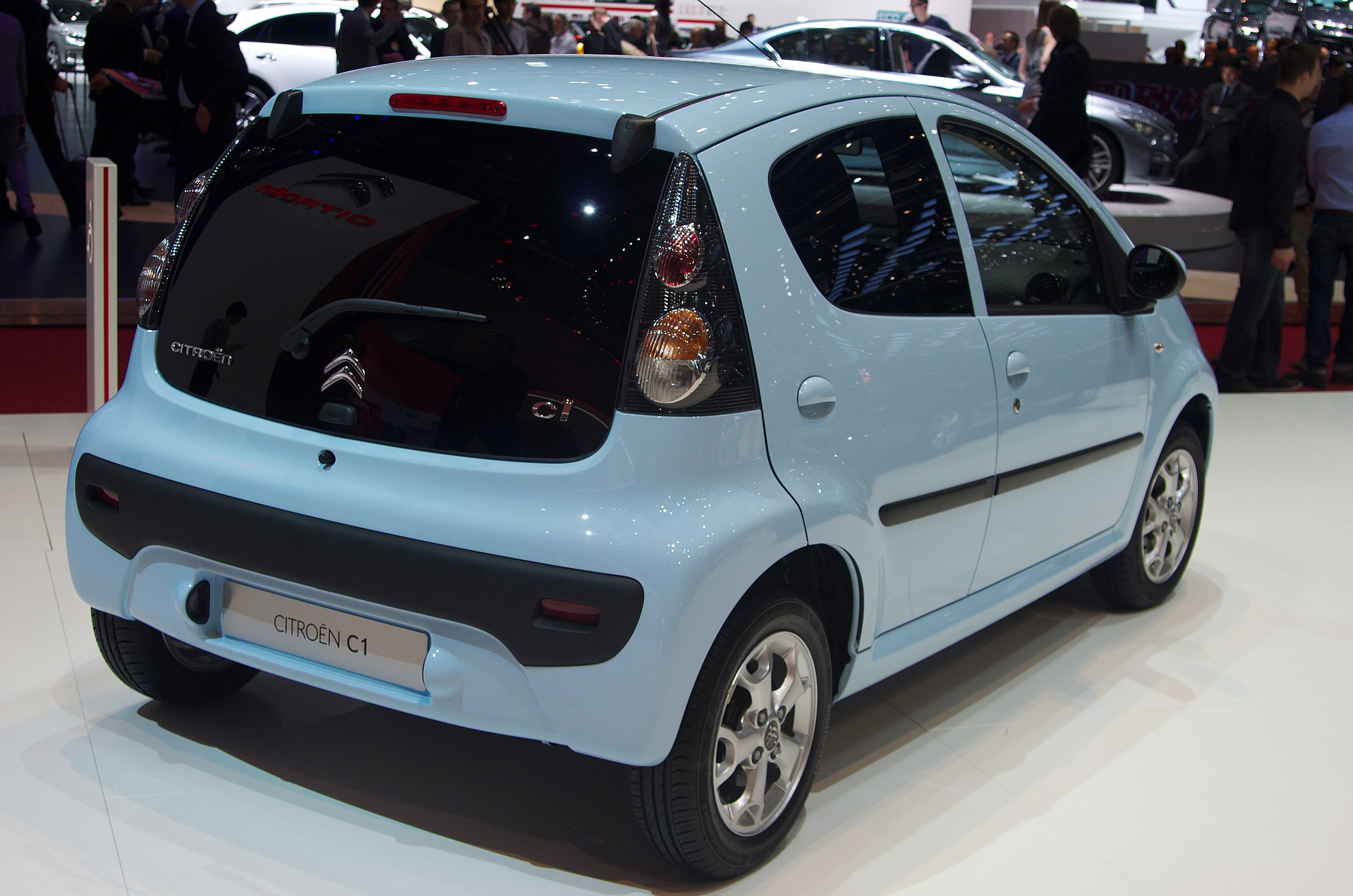 File:Geneva MotorShow 2013 - Citroen C5 front right.jpg