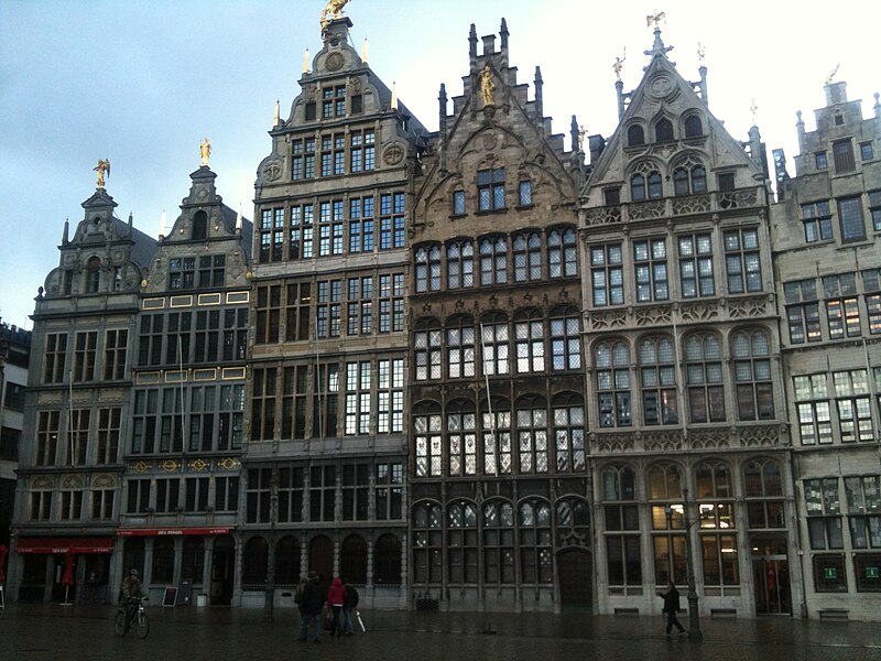 File:Häuser am Grote Markt Antwerpen.jpg