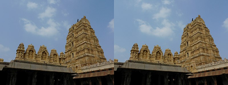 Side gopuram and sculptures atop the mahamandapa