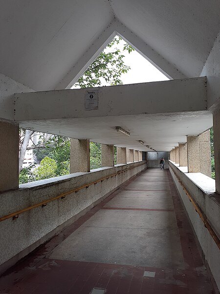 File:HK KTD 觀塘 Kwun Tong Ngau Tau Kok Chun Wah Road footbridge near Valley Playground June 2021 SS2 02.jpg