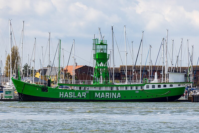 File:Haslar Marina lighthship - 2023-04-23.jpg