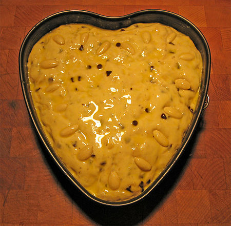 Heart-shaped panbrioche dolce.jpg