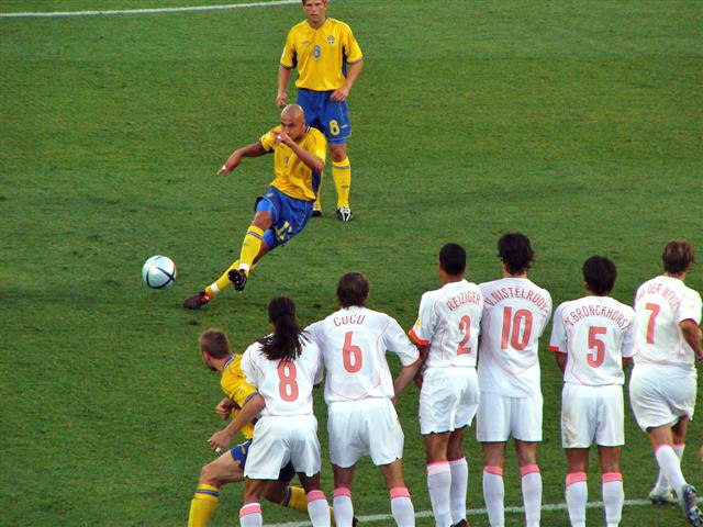 Davids (wearing No.8) in the Dutch wall, facing a free kick against Sweden at Euro 2004.