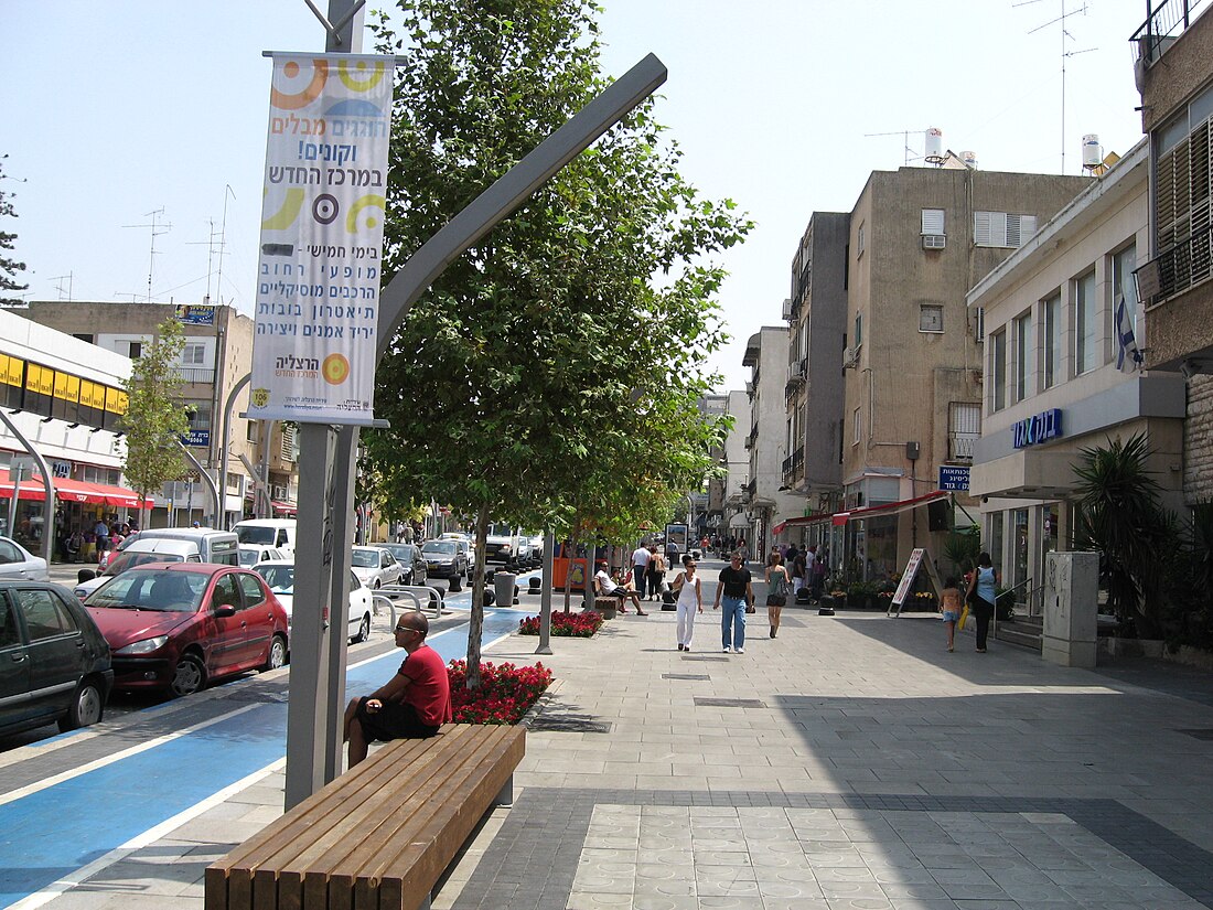 File:Herzliya Sokolov2008.JPG