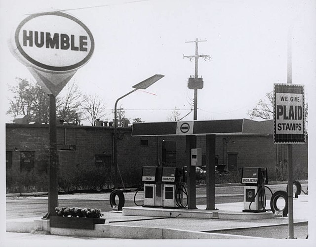 Humble-branded forecourt located in Gahanna, Ohio (early 1970's). The Enco brand was not used in Ohio because of trademark infringement claims made by