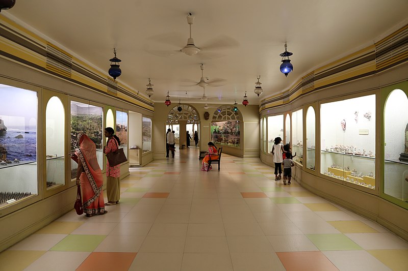 File:Hyderabad, salarjung museum, sala dei bambini.jpg