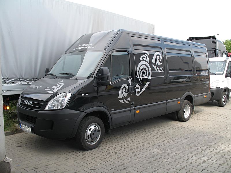 File:Iveco Daily 35C15 All Blacks furgon.jpg