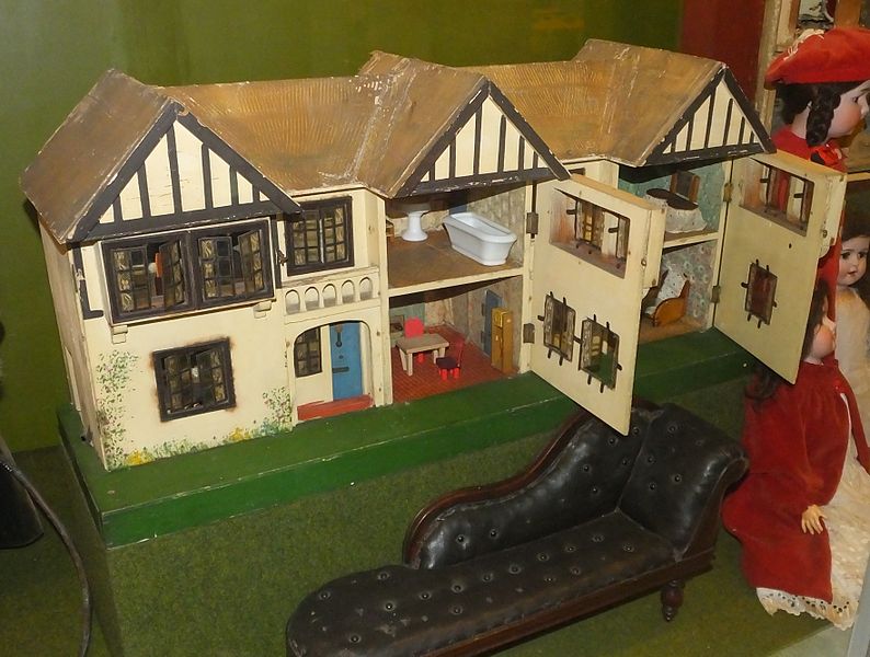 File:JLL Childhood Collection-Dolls House 2788c.JPG