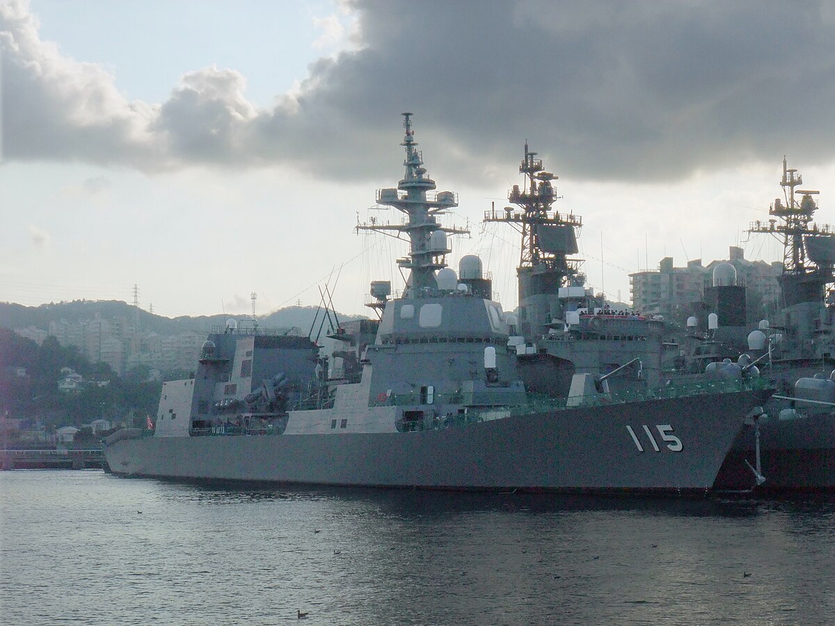 1200px-JS_Akizuki_%28DD-115%29_-_starboard_view.jpg