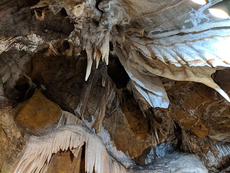 File:Jenolan caves.jpg