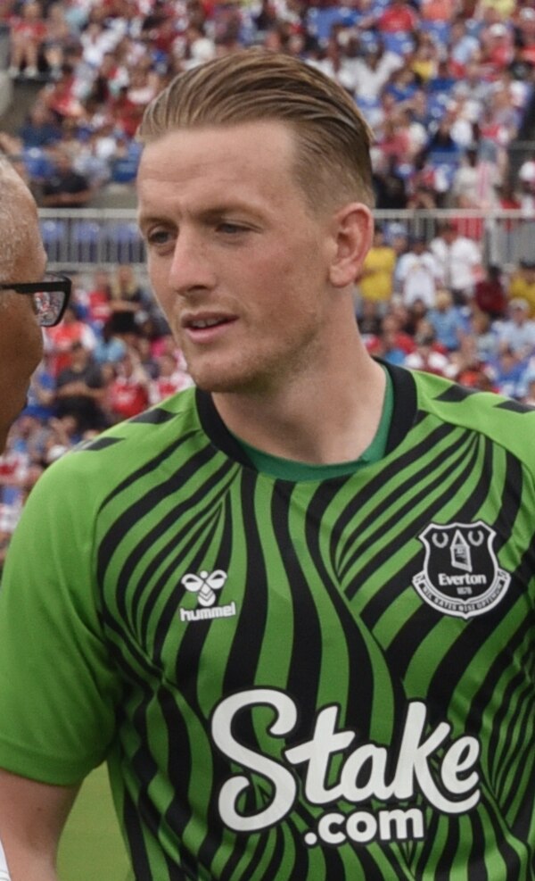 Pickford playing for Everton in 2022