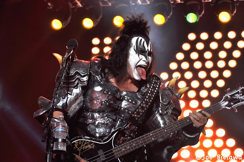 File:KISS -DSC 1473- 8.29.12 (7894060272).jpg