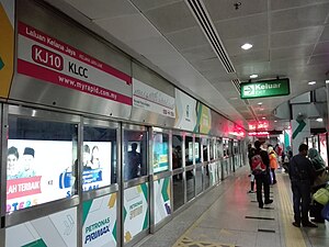 Dveře platformy KLCC LRT.jpg