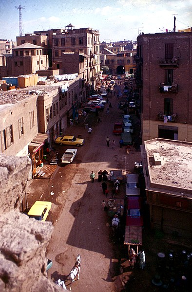 File:Kairo-84-Moschee-Blick auf Strasse-1982-gje.jpg