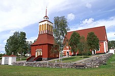 Kalix kyrka passeras när man kommer in mot samhället.