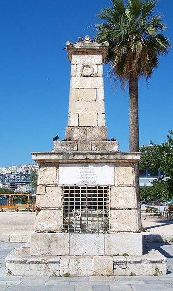 File:Karaiskakis Faliro monument.jpg