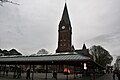 Katholische Kirche St. Johannes Baptist von Neheim-Hüsten und die Überdachung am Marktplatz