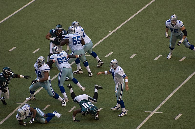 File:Kimo von Oelhoffen tackling.jpg