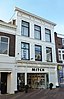 Winkel/woonhuis, pui uit 1898 in Neorenaissancestijl, tweede verdieping uit 1908 (Gouda-Centrum)