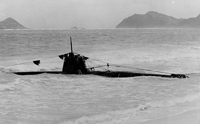 Type A Ko-hyoteki-class submarine, No.19, grounded in the surf on Oʻahu after the attack on Pearl Harbor, December 1941